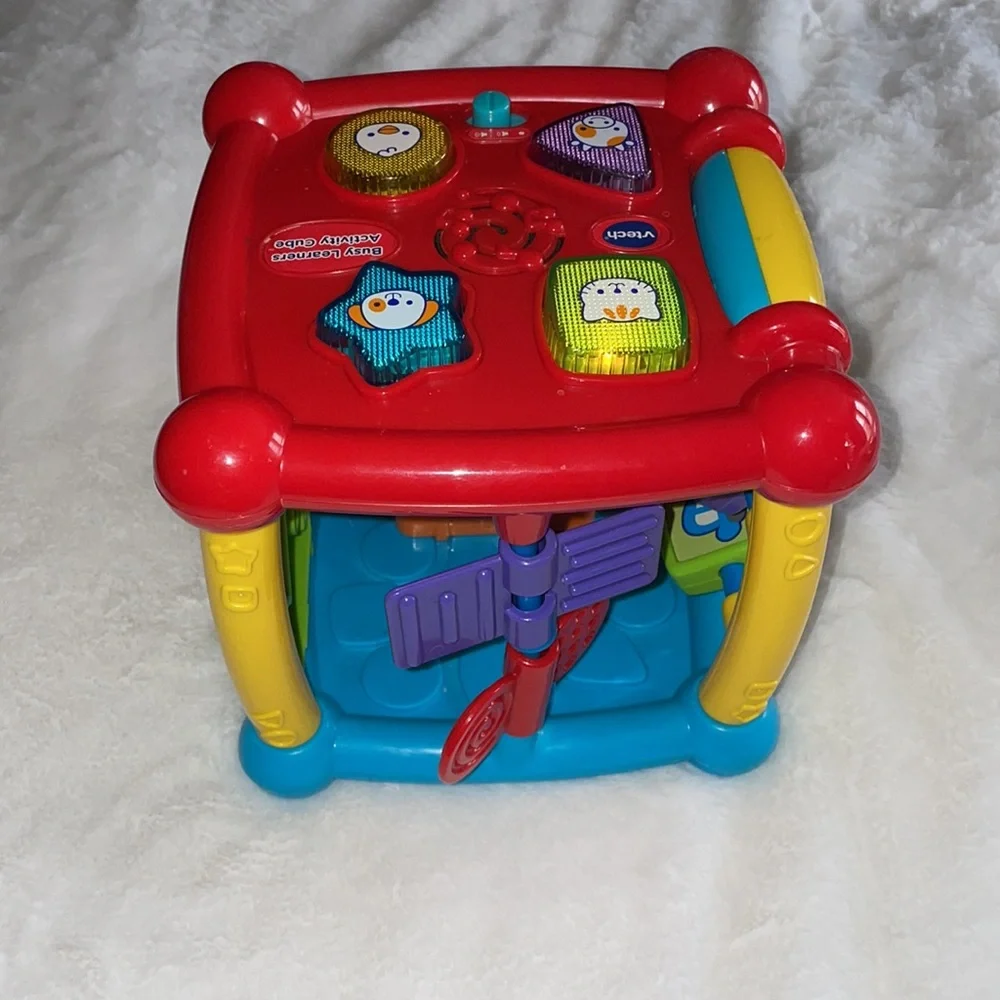 VTEC busy learning activity cube